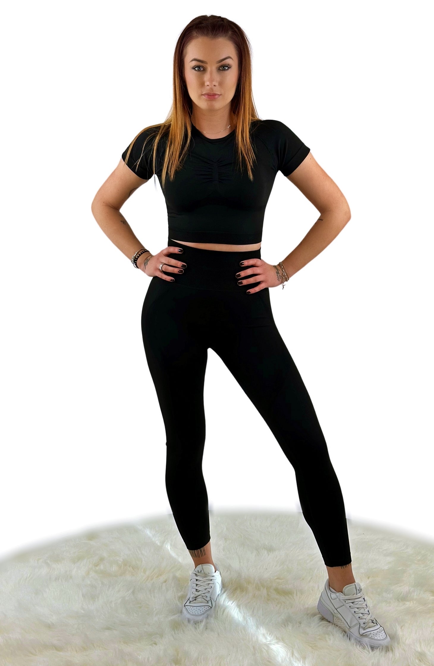 Premium Borealis Kollektion: Atmungsaktives, flexibles und leichtgewichtiges Activewear-Set für Frauen, ideal für Pilates und Hardcore-Workouts. Antibakteriell, antistatisch und aus hochwertigem Spandex/Nylon-Mix für ultimativen Komfort und Langlebigkeit